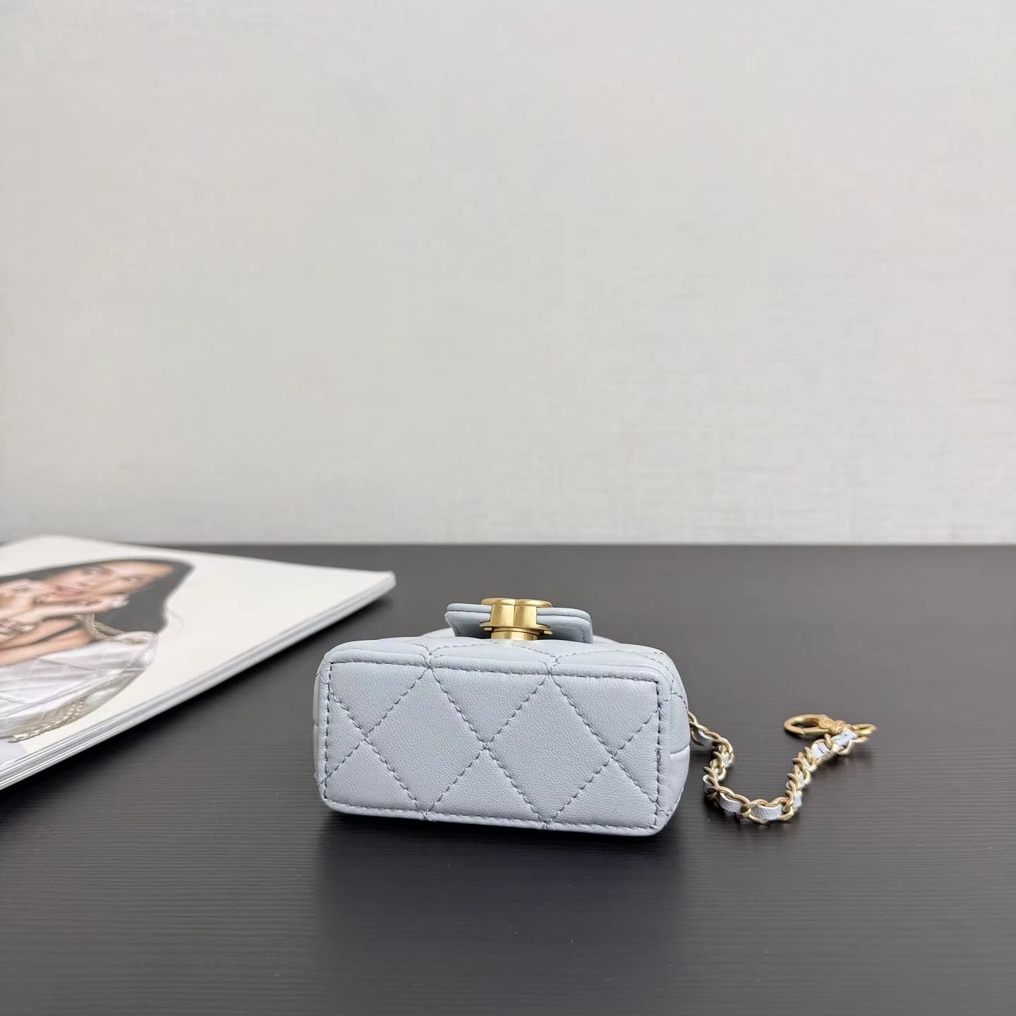 Chain Crossbody Quilted - Pastelowo Niebieska Pikowana Mini Torebka na