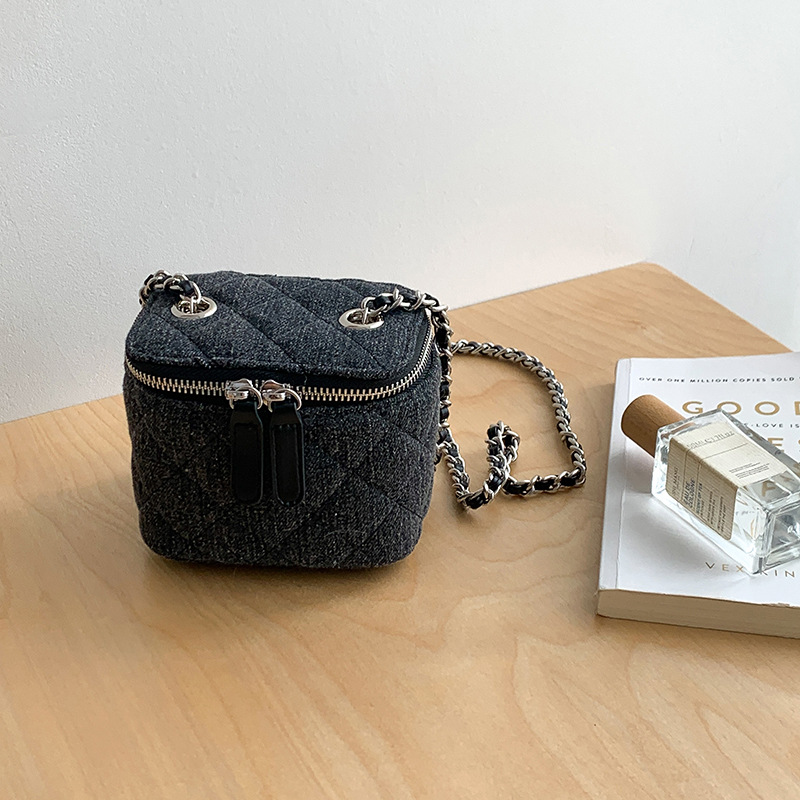 Mała pikowana torebka crossbod – Chain Crossbody Quilted recenzja i cena