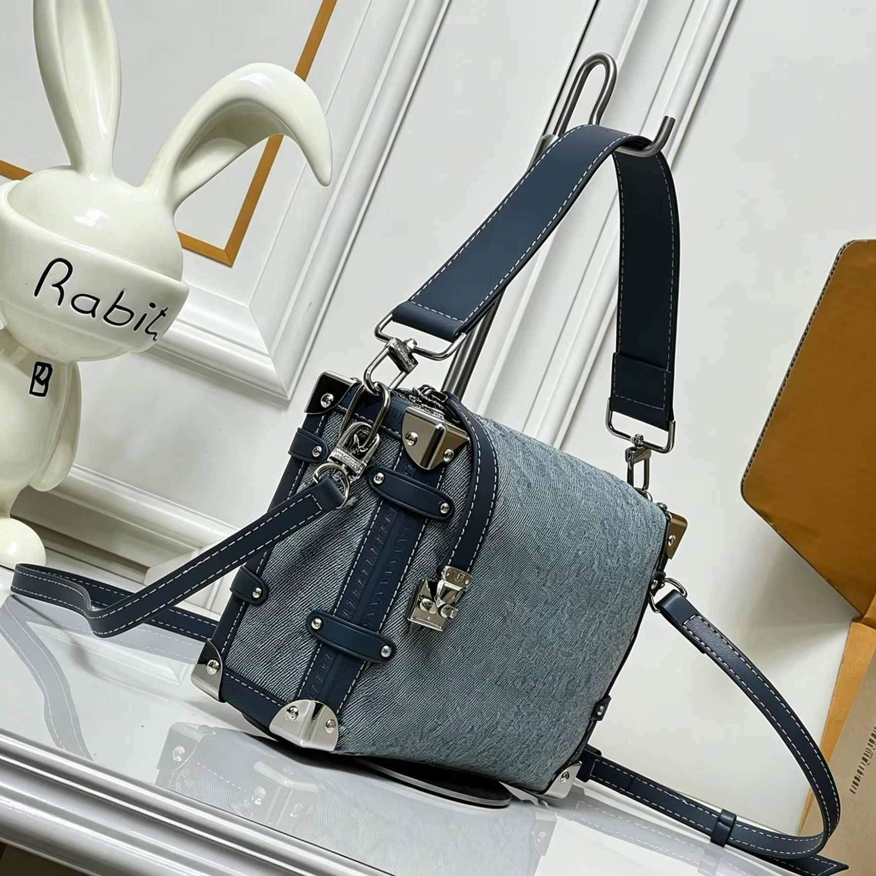 Niebieska mini torba typu trun – Luxury Bags Denim recenzja i cena