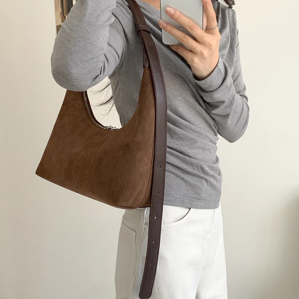 Luksusowa torebka damska w ksz – Half Moon Bag Suede recenzja i cena