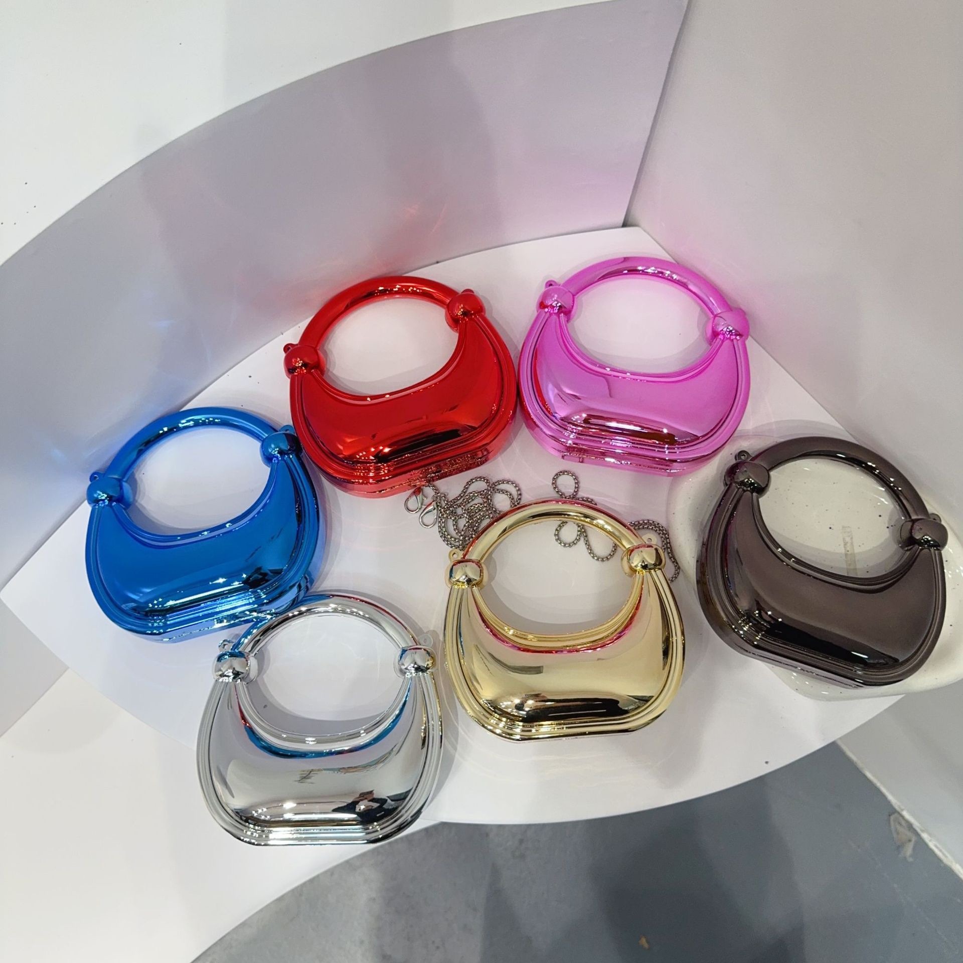 Mini złota torebka wieczorowa  – Luxury Bags Vendor recenzja i cena
