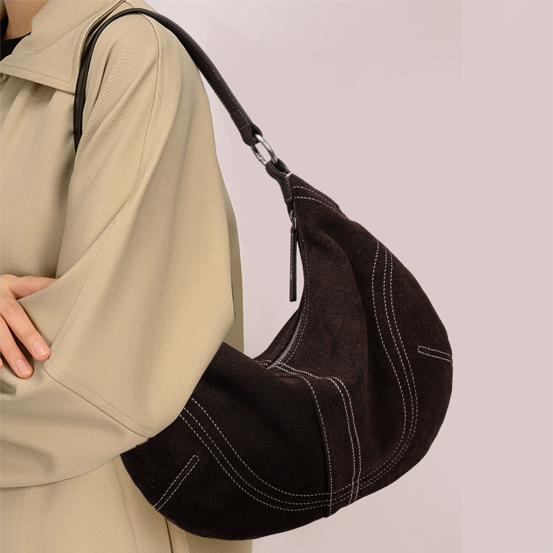 Torebka pod pachę z zamszu byd – Half Moon Bag Suede recenzja i cena